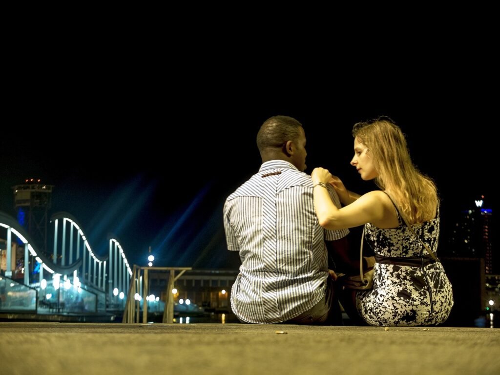 barcelona, night, couple-959073.jpg